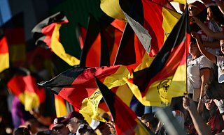 Alle Daumen sind für die deutsche Frauen-Fußball-Nationalelf gedrückt. - Sebastian Gollnow/dpa Alle Daumen sind für die deutsche Frauen-Fußball-Nationalelf gedrückt. - Sebastian Gollnow/dpa
