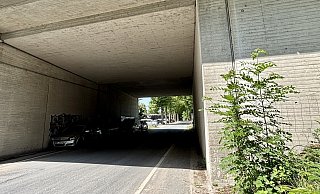 Im Umfeld der Unterführung der A33 kam es zur gewalttätigen Auseinandersetzung nach dem Sennebeach-Festival. - Jens Reddeker Im Umfeld der Unterführung der A33 kam es zur gewalttätigen Auseinandersetzung nach dem Sennebeach-Festival. - Jens Reddeker