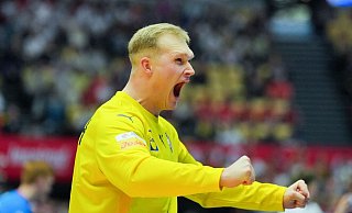 Deutschlands Torhüter David Späth jubelt nach einem gehaltenen Wurf. Er wurde nach der Partie zum "Man of the Match" gewählt. - Soeren Stache/dpa Deutschlands Torhüter David Späth jubelt nach einem gehaltenen Wurf. Er wurde nach der Partie zum "Man of the Match" gewählt. - Soeren Stache/dpa