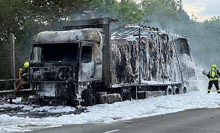 Ein Lkw ist vor wenigen Tagen auf der A2 bei Herford völlig ausgebrannt. - Feuerwehr Herford Ein Lkw ist vor wenigen Tagen auf der A2 bei Herford völlig ausgebrannt. - Feuerwehr Herford