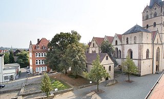 Nördlich des Münsters liegt die Ausgrabungsstätte des Reichsstiftes Herford. Die oberirdischen Grundmauern sind Rekonstruktionen. - NW-Archiv Nördlich des Münsters liegt die Ausgrabungsstätte des Reichsstiftes Herford. Die oberirdischen Grundmauern sind Rekonstruktionen. - NW-Archiv