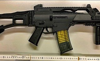 Eine der Softair-Waffen. - Polizei Bielefeld Eine der Softair-Waffen. - Polizei Bielefeld