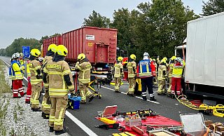 Im Bereich vor der Anschlussstelle Paderborn-Elsen der A33 in Richtung Bielefeld sind am Dienstagmorgen zwei Lkw kollidiert. - Ralph Meyer Im Bereich vor der Anschlussstelle Paderborn-Elsen der A33 in Richtung Bielefeld sind am Dienstagmorgen zwei Lkw kollidiert. - Ralph Meyer