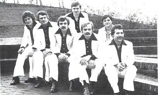 Die Selection-Band Ende der 1970er-Jahre: Josef Thiemann (3. v. r.) war ihr Gründer und Schlagzeuger. - Privat/Hans Saake Die Selection-Band Ende der 1970er-Jahre: Josef Thiemann (3. v. r.) war ihr Gründer und Schlagzeuger. - Privat/Hans Saake