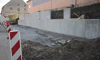 Zehn Parkplätze werden derzeit in Germete unterhalb der Reithalle des Hofes Leifert gebaut. Die Parkfläche an der Straße Zum Kurgarten gegenüber der Eventlokalität „Ku-h-lturstall“ soll gepflastert werden. Foto: Dieter Scholz - Dieter Scholz Zehn Parkplätze werden derzeit in Germete unterhalb der Reithalle des Hofes Leifert gebaut. Die Parkfläche an der Straße Zum Kurgarten gegenüber der Eventlokalität „Ku-h-lturstall“ soll gepflastert werden. Foto: Dieter Scholz - Dieter Scholz