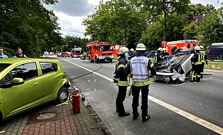 Auto überschlägt sich auf der Bundesstraße 61. Frau (41) lebensgefährlich verletzt. - Bröder Frücht Auto überschlägt sich auf der Bundesstraße 61. Frau (41) lebensgefährlich verletzt. - Bröder Frücht