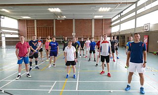 Badminton-Bundestrainer Diemo Ruhnow (r.) war Trainingsgast bei der TG Ennigloh. - Thorsten Mailänder Badminton-Bundestrainer Diemo Ruhnow (r.) war Trainingsgast bei der TG Ennigloh. - Thorsten Mailänder