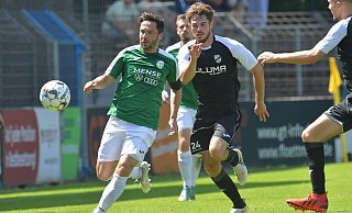 Matthias Haeder (links) erzielte das zwischenzeitliche 3:0 für den FC Gütersloh. - Jens Dünhölter Matthias Haeder (links) erzielte das zwischenzeitliche 3:0 für den FC Gütersloh. - Jens Dünhölter