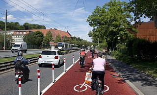 So könnte ein geschützter Radweg auf der Artur-Ladebeck-Straße aussehen. - Nw Archiv So könnte ein geschützter Radweg auf der Artur-Ladebeck-Straße aussehen. - Nw Archiv