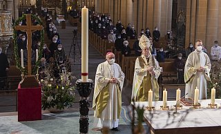 Erzbischof Hans-Josef Becker feierte am Ostersonntag ein festliches Pontifikalamt im Hohen Dom zu Paderborn. - Thomas Throenle/Erzbistum Paderborn Erzbischof Hans-Josef Becker feierte am Ostersonntag ein festliches Pontifikalamt im Hohen Dom zu Paderborn. - Thomas Throenle/Erzbistum Paderborn