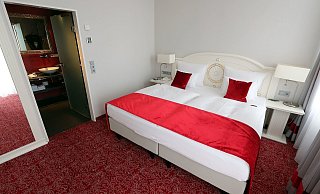 Die Turmsuite im Bielefelder Hof. In den Bielefelder Hotels ändert sich mit dieser Woche einiges. - Wolfgang Rudolf Die Turmsuite im Bielefelder Hof. In den Bielefelder Hotels ändert sich mit dieser Woche einiges. - Wolfgang Rudolf