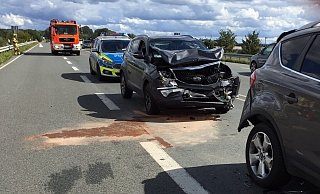 Zwei der Fahrzeuge wurden stark, eines nur leicht beschädigt. - Feuerwehr Paderborn Zwei der Fahrzeuge wurden stark, eines nur leicht beschädigt. - Feuerwehr Paderborn