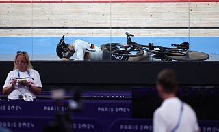 Luca Spiegel stürzt im Keirin-Halbfinale. - Jan Woitas/dpa Luca Spiegel stürzt im Keirin-Halbfinale. - Jan Woitas/dpa