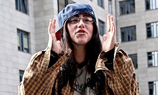 Ob Billie Eilish in Paris live auftritt, gaben die Organisatoren nicht bekannt. - Britta Pedersen/dpa Ob Billie Eilish in Paris live auftritt, gaben die Organisatoren nicht bekannt. - Britta Pedersen/dpa