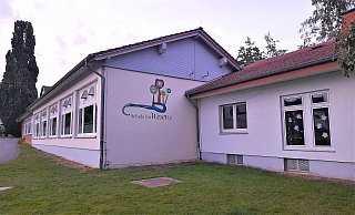 Die Grundschule im Wesertal in Albaxen soll als nächstes ausgebaut werden, um den Bedarf an OGS-Plätzen zu erfüllen. Ganz so schnell geht das allerdings wohl nicht. - Simone Flörke Die Grundschule im Wesertal in Albaxen soll als nächstes ausgebaut werden, um den Bedarf an OGS-Plätzen zu erfüllen. Ganz so schnell geht das allerdings wohl nicht. - Simone Flörke