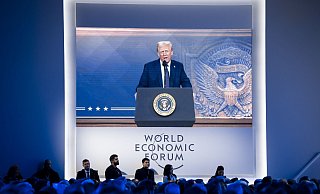 US-Präsident Donald Trump sieht in niedrigeren Ölpreisen einen Weg, den russischen Angriffskrieg gegen die Ukraine zu beenden. (Archivbild) - Laurent Gillieron/KEYSTONE/dpa US-Präsident Donald Trump sieht in niedrigeren Ölpreisen einen Weg, den russischen Angriffskrieg gegen die Ukraine zu beenden. (Archivbild) - Laurent Gillieron/KEYSTONE/dpa