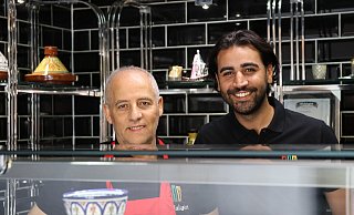 Wollen ihre Gäste mit orientalischer Küche in der Bäckerstraße verzaubern: Mohamed und Nadiv Serroukh. - Claus Frickemeier Wollen ihre Gäste mit orientalischer Küche in der Bäckerstraße verzaubern: Mohamed und Nadiv Serroukh. - Claus Frickemeier