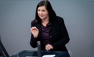 Katrin Göring-Eckardt, Fraktionsvorsitzende von Bündnis 90/Die Grünen, spricht im Bundestag. - Foto: Kay Nietfeld/dpa Katrin Göring-Eckardt, Fraktionsvorsitzende von Bündnis 90/Die Grünen, spricht im Bundestag. - Foto: Kay Nietfeld/dpa