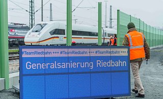 Riedbahn soll schon am Samstag wieder öffnen - Andreas Arnold/dpa Riedbahn soll schon am Samstag wieder öffnen - Andreas Arnold/dpa