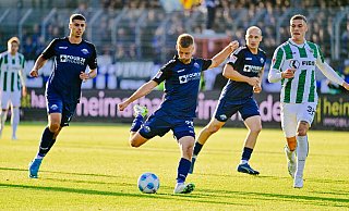 SCP07-Akteur Sebastian Klaas zieht ab, scheitert aber an Münsters Torhüter. Am Ende mussten sich die Paderborner trotz spielerischer Überlegenheit mit einem 3:3 zufrieden geben. - Besim Mazhiqi SCP07-Akteur Sebastian Klaas zieht ab, scheitert aber an Münsters Torhüter. Am Ende mussten sich die Paderborner trotz spielerischer Überlegenheit mit einem 3:3 zufrieden geben. - Besim Mazhiqi