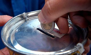 "In diesem Jahr gingen sehr viele Spenden für die Betroffenen der Flutkatastrophe im Sommer in Teilen Deutschlands ein", teilte das Deutsche Rote Kreuz mit. - picture alliance / Zoonar "In diesem Jahr gingen sehr viele Spenden für die Betroffenen der Flutkatastrophe im Sommer in Teilen Deutschlands ein", teilte das Deutsche Rote Kreuz mit. - picture alliance / Zoonar