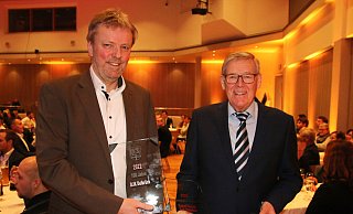 Der Vorsitzende der DJK Delbrück, Norbert Brautmeier (l.) freute sich über eine Sonderauszeichnung. Sein Amtsvorgänger, Rudolf Fraune wurde zum Ehrenamtler des Jahres ernannt. - Privat Der Vorsitzende der DJK Delbrück, Norbert Brautmeier (l.) freute sich über eine Sonderauszeichnung. Sein Amtsvorgänger, Rudolf Fraune wurde zum Ehrenamtler des Jahres ernannt. - Privat