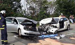Der 66-jährige BMW-Fahrer wurde mit einem Rettungshubschrauber aus Kassel abgeholt und in ein Krankenhaus gebracht. - Simone Flörke Der 66-jährige BMW-Fahrer wurde mit einem Rettungshubschrauber aus Kassel abgeholt und in ein Krankenhaus gebracht. - Simone Flörke