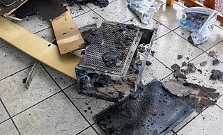 Das Feuer war in der Küche ausgebrochen und hatte dort auf eine Dunstabzugshaube übergegriffen. - Feuerwehr Porta/Michael Horst Das Feuer war in der Küche ausgebrochen und hatte dort auf eine Dunstabzugshaube übergegriffen. - Feuerwehr Porta/Michael Horst