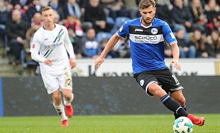 Christopher Nöthe, hier im Jahr 2018 gegen Hannover 96, trainiert jetzt Theesens A-Jugend. - Christian Weische Christopher Nöthe, hier im Jahr 2018 gegen Hannover 96, trainiert jetzt Theesens A-Jugend. - Christian Weische