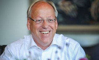 Bielefeld Oberbürgermeister Pit Clausen (SPD) könnte laut einer Umfrage schon im ersten Wahlgang die absolute Mehrheit ergattern. - Sarah Jonek Bielefeld Oberbürgermeister Pit Clausen (SPD) könnte laut einer Umfrage schon im ersten Wahlgang die absolute Mehrheit ergattern. - Sarah Jonek