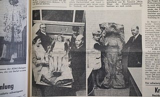 Auf dem Bild hat sich eine Mitarbeiterin des DRK auf die Vakuummatratze gelegt. Um sie herum stehen Agnes Kelle (v. l.), Verbandsarzt Dr. Klein, Fritz Abke und Rudolf Siekmann vom DRK. Rechts zeichnen sich die Konturen der Frau auf der Krankentrage ab. - Björn Kenter Auf dem Bild hat sich eine Mitarbeiterin des DRK auf die Vakuummatratze gelegt. Um sie herum stehen Agnes Kelle (v. l.), Verbandsarzt Dr. Klein, Fritz Abke und Rudolf Siekmann vom DRK. Rechts zeichnen sich die Konturen der Frau auf der Krankentrage ab. - Björn Kenter