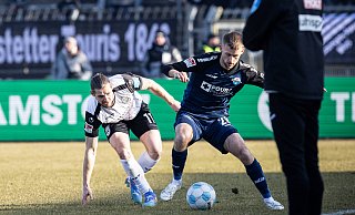 Sebastian Klaas (rechts), hier im Duell mit Ulms Dennis Chessa, konnte erstmals wieder für ein paar Minuten auf dem Platz stehen. - imago images/ Lucca Fundel Sebastian Klaas (rechts), hier im Duell mit Ulms Dennis Chessa, konnte erstmals wieder für ein paar Minuten auf dem Platz stehen. - imago images/ Lucca Fundel