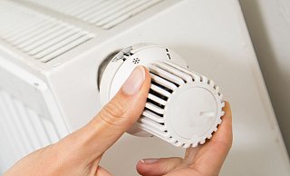 Mieter sollen die Mehrkosten beim Heizen durch den höheren CO2-Preis nicht mehr alleine tragen - die Vermieter müssen sich beteiligen. - Foto: Christin Klose/dpa-tmn Mieter sollen die Mehrkosten beim Heizen durch den höheren CO2-Preis nicht mehr alleine tragen - die Vermieter müssen sich beteiligen. - Foto: Christin Klose/dpa-tmn