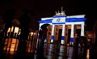 Bei der Kundgebung gegen Antisemitismus am Brandenburger Tor werden rund 10.000 Teilnehmer erwartet. - Fabian Sommer/dpa Bei der Kundgebung gegen Antisemitismus am Brandenburger Tor werden rund 10.000 Teilnehmer erwartet. - Fabian Sommer/dpa