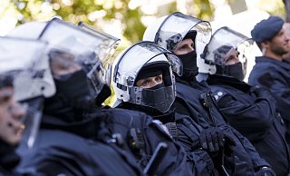 Mitglieder der Hundertschaft der Polizei bei einem Einsatz. - Symbolfoto: Christoph Hardt/Geisler-Fotopres Mitglieder der Hundertschaft der Polizei bei einem Einsatz. - Symbolfoto: Christoph Hardt/Geisler-Fotopres