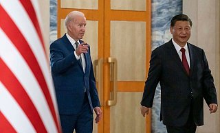 US-Präsident Joe Biden (l) trifft den chinesischen Präsidenten Xi Jinping vor dem G20-Gipfel. - Alex Brandon/AP/dpa US-Präsident Joe Biden (l) trifft den chinesischen Präsidenten Xi Jinping vor dem G20-Gipfel. - Alex Brandon/AP/dpa