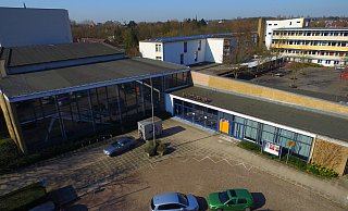 Das Stadttheater bleibt ein Sorgenkind. Die Stadt vermutet Probleme im Brandschutz in den Decken der Flachbauten - dazu gehören Zuschauergarderobe und Studio. - Jens Reddeker Das Stadttheater bleibt ein Sorgenkind. Die Stadt vermutet Probleme im Brandschutz in den Decken der Flachbauten - dazu gehören Zuschauergarderobe und Studio. - Jens Reddeker