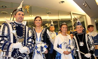 Tollitäten in Groß und Klein: Marcus Dietrich und Serena Dierkes regieren in Beverungen. Das Kinderprinzenpaar heißt Jana Koch und Jonas Schaperdot. - Manuela Puls Tollitäten in Groß und Klein: Marcus Dietrich und Serena Dierkes regieren in Beverungen. Das Kinderprinzenpaar heißt Jana Koch und Jonas Schaperdot. - Manuela Puls