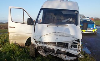 Beide Fahrzeuge wurden stark beschädigt. - Polizei Minden-Lübbecke Beide Fahrzeuge wurden stark beschädigt. - Polizei Minden-Lübbecke