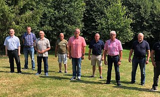 Valentin Hermann (v. l.), Stefan Waldeyer, Manfred Hermann, Robert Radzonath, Uwe Tegethoff, Helmut Rehrmann, jun., Johannes Rehrmann, Ludger Schabedoth und Franz-Josef Wegener freuen sich auf die Kommunalwahl. - UWB Valentin Hermann (v. l.), Stefan Waldeyer, Manfred Hermann, Robert Radzonath, Uwe Tegethoff, Helmut Rehrmann, jun., Johannes Rehrmann, Ludger Schabedoth und Franz-Josef Wegener freuen sich auf die Kommunalwahl. - UWB