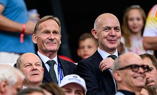 Die Top-Funktionäre Watzke (l.) und Neuendorf (r.) gehören für eine weitere Amtszeit den internationalen Fußball-Gremien an. - Tom Weller/dpa Die Top-Funktionäre Watzke (l.) und Neuendorf (r.) gehören für eine weitere Amtszeit den internationalen Fußball-Gremien an. - Tom Weller/dpa