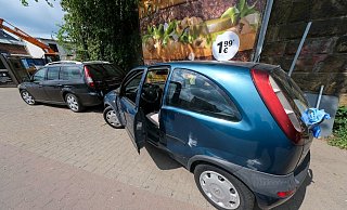 Die Beckhausstraße war nach einem Unfall stadtauswärts ab der Bahnunterführung gesperrt. - Foto: Andreas Zobe/NW Die Beckhausstraße war nach einem Unfall stadtauswärts ab der Bahnunterführung gesperrt. - Foto: Andreas Zobe/NW