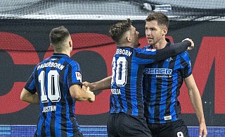 Marvin Pieringer (r.) hat soeben das 1:0 für Paderborn geschossen. Julian Justvan (l.) und Florent Muslija gratulieren. - dpa Marvin Pieringer (r.) hat soeben das 1:0 für Paderborn geschossen. Julian Justvan (l.) und Florent Muslija gratulieren. - dpa