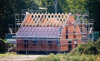 Steigende Bauzinsen belasten den Immobilienmarkt. | Symbolfoto - dpa Steigende Bauzinsen belasten den Immobilienmarkt. | Symbolfoto - dpa