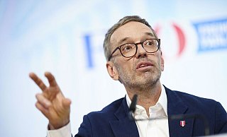 Allen Grund zur Freude: FPÖ-Chef Herbert Kickl. - Eva Manhart/apa/dpa Allen Grund zur Freude: FPÖ-Chef Herbert Kickl. - Eva Manhart/apa/dpa