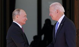 Russlands Präsident Wladimir Putin (l) und US-Präsident Joe Biden treffen sich zu einer Videokonferenz. - Foto: Patrick Semansky/AP/dpa Russlands Präsident Wladimir Putin (l) und US-Präsident Joe Biden treffen sich zu einer Videokonferenz. - Foto: Patrick Semansky/AP/dpa