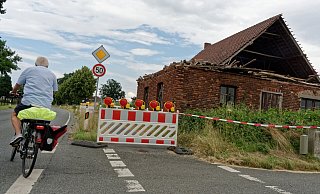 An der Einmündung des Holzweges auf die Bünder Straße wird es für Radfahrer gefährlich: Dort ist unvermittelt der Radweg gesperrt. - Andreas Sundermeier An der Einmündung des Holzweges auf die Bünder Straße wird es für Radfahrer gefährlich: Dort ist unvermittelt der Radweg gesperrt. - Andreas Sundermeier