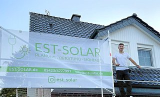 Ab jetzt auf den eigenen Baustellen unterwegs: Dennis Fan mit seiner Firma EST-Solar. - proWirtschaftGT Ab jetzt auf den eigenen Baustellen unterwegs: Dennis Fan mit seiner Firma EST-Solar. - proWirtschaftGT