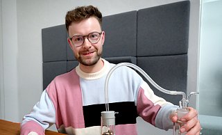 Die Auswirkungen des Klimawandels kann der Gütersloher Noah Kahmen Schülern im Unterricht mit einem einfachen Experiment verdeutlichen. - Andreas Frücht Die Auswirkungen des Klimawandels kann der Gütersloher Noah Kahmen Schülern im Unterricht mit einem einfachen Experiment verdeutlichen. - Andreas Frücht