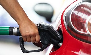 Die Bundesregierung will den CO2-Preis beim Tanken und Heizen mit fossilen Energien im kommenden Jahr stärker anheben als bisher geplant. - Marijan Murat/dpa Die Bundesregierung will den CO2-Preis beim Tanken und Heizen mit fossilen Energien im kommenden Jahr stärker anheben als bisher geplant. - Marijan Murat/dpa